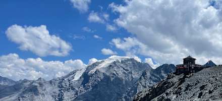 Blick zur Tibethütte und Ortler