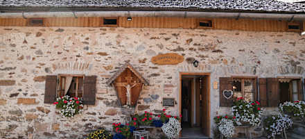 Die Oberkaseralm wird im Sommer bewirtschaftet und bietet auch Übernachtungsmöglichkeiten.