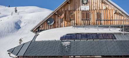 Die Wintersonne genießen – auf der Pühringer-Hütte im Toten Gebirge