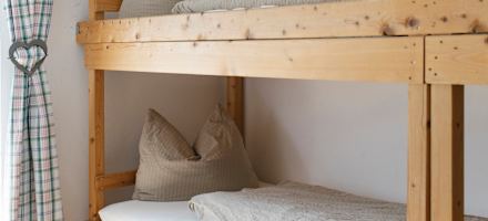 Eines der Zimmer auf der Vilser Alm