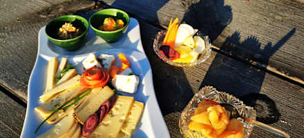 Jause beim Wanderheim