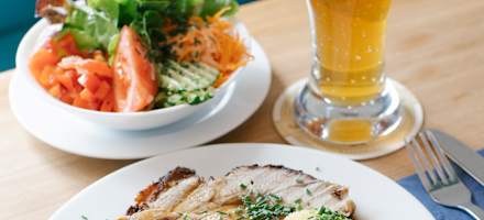 Schweinsbraten mit Knödel auf dem Wankhaus