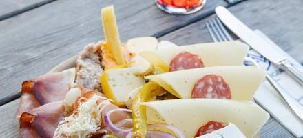 Brettljause auf der Watschiger Alm