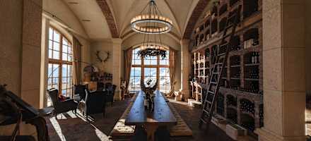 Die Wedelhütte verfügt über einen großen Weinkeller.