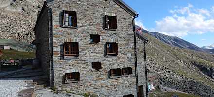 Die Weissmieshütte auf 2726m Höhe.
