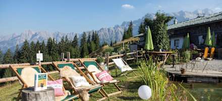 Die Sonne genießen - Liegestühle auf der Zachhofalm