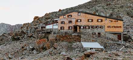 Die Similaunhütte steht auf über 3.000 Metern.