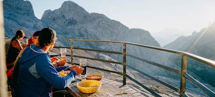 Auf der Terrasse der Adamekhütte