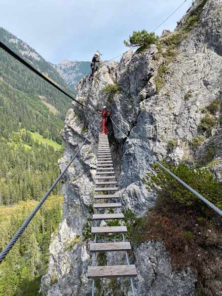 Schwindelerregende Ausblicke am Sattelberg