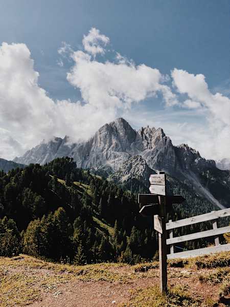 Ernst Merkinger wandert weit Dolomiten Höhenweg