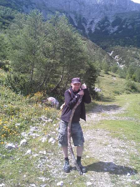 Alf Poier beim Wandern auf der Rax