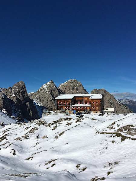 In der Karlsbader Hütte am Laserzsee warten köstliche Schmankerl