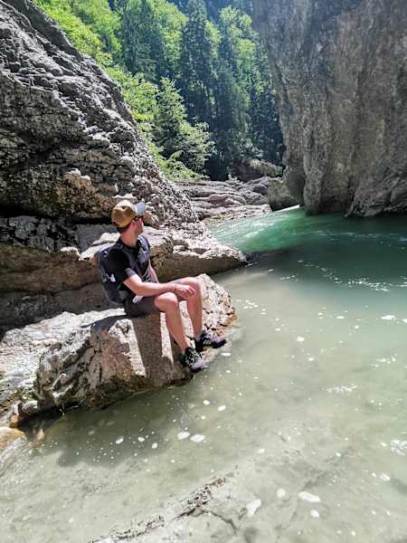 Kurze Pause am Wasser