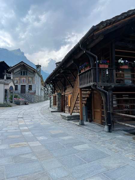 Alagna mit seinen typischen Holzhäusern