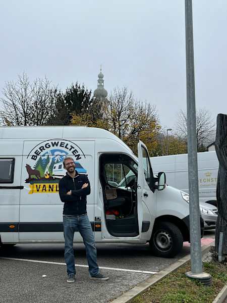 Am Supermarkt-Parkplatz in Lockenhaus schaut es noch trüb aus - der guten Stimmung tut das keinen Abbruch