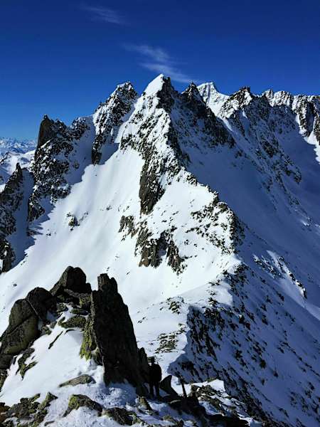 Skitour in den Urner Alpen: Am Grat des Lochbergs in der Schweiz
