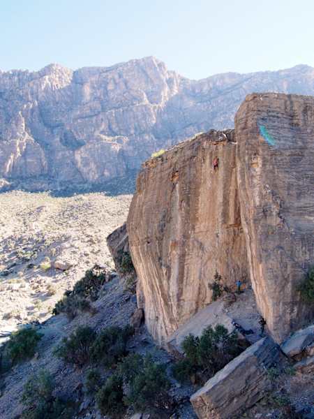 Oberklassiker für Hardmover: Hamza in Spartakus, 7c.Klettern Campen Wandern Oman Bergwelten Schoepf