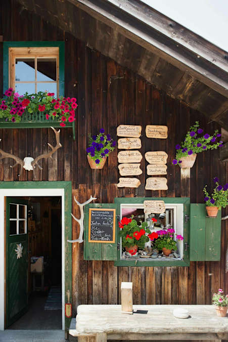 Die Scharnitzer Alm ist besonders urig.