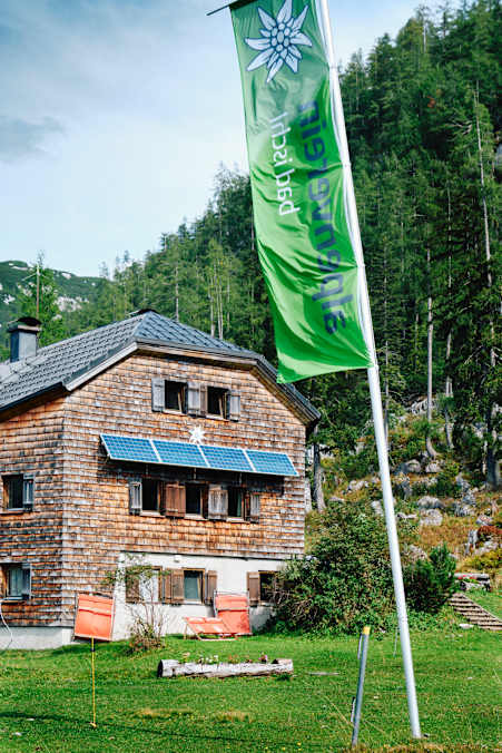 Die Ischler Hütte befindet sich am westlichen Rand des Toten Gebirges im Ausseerland und dem steirischen Salzkammergut.