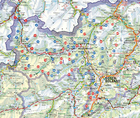 Tourenübersichtskarte im Rother Wanderbuch "Leichte Wanderungen Südtirol - Vinschgau, Meraner und Bozner Land" von Mark Zahel.