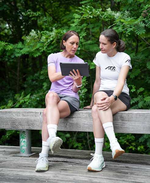 Sandra Saitner zeigt Nici ihren Trainingsplan