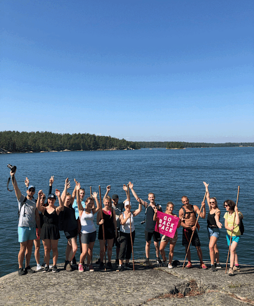 Unterwegs auf der Blaubeer-Insel nahe Bergholmarna: So sehen glückliche Wanderer aus