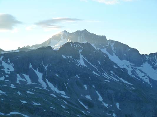 Die Hochalmspitze mit 3.360 m stellt alpinistisch durchaus eine Herausforderung dar