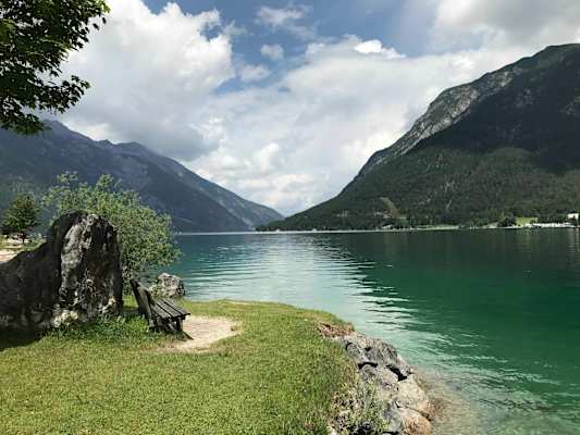 Der Achensee ist das Ziel der Durchquerung des Karwendels mit dem Bike.