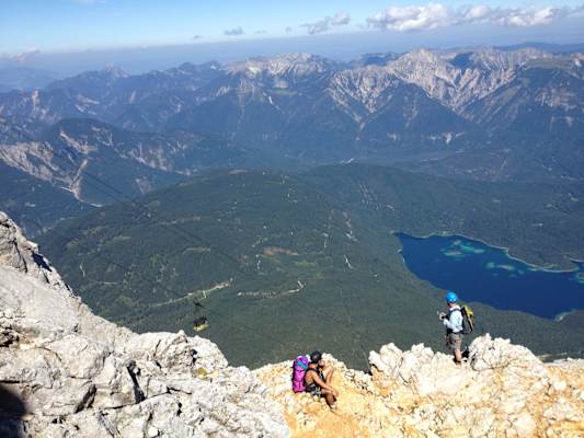 Blick auf den Eibsee vom Höllental-Klettersteig aus