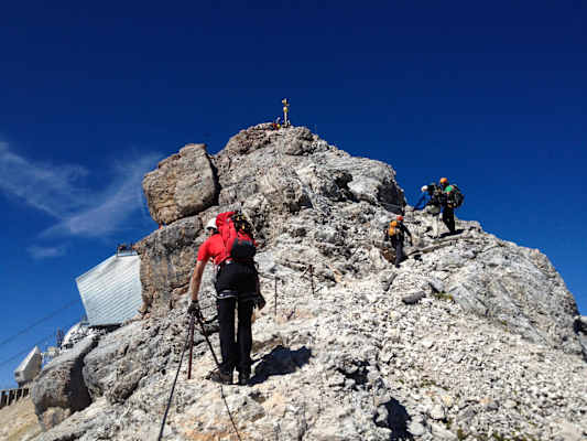 Die letzten Meter zum Zugspitzen-Gipfelkreuz