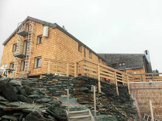 Die Erzherzog-Johann-Hütte nach erfolgreicher Generalsanierung