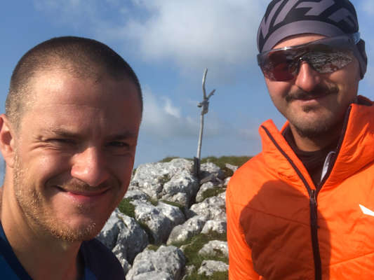 Bergsteiger am Gipfel des Kleinen Priels