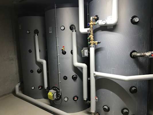 die Warmwasseraufbereitung, der Hüttenwirt muss sich mit der Technik bestens auskennen.