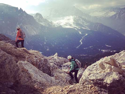 Anja und Maggy beim Terrex-Training am Sellajoch in den Dolomiten