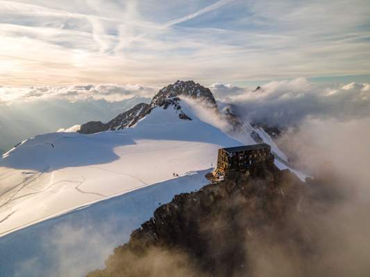 Blick auf Zumsteinspitze und Dufourspitze von der Margheritahütte