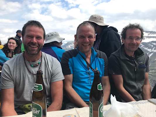 Harte Jungs für eine schwierige Baustelle im Hochgebirge.