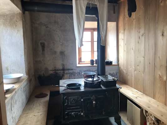 Der Holzherd war Küche und Wärmequelle zugleich.