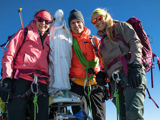 Ein schnelles Gipfelfoto: beide Daumen nach oben!