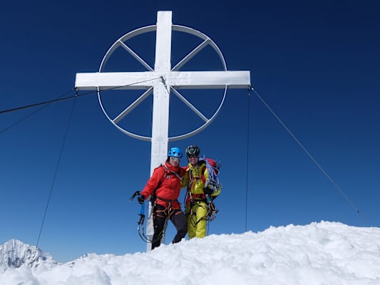 Ein schnelles Gipfelfoto: Daumen nach oben!
