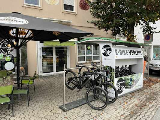 „Der Eismacher“ (Café-Konditorei Heiling) befindet sich direkt am Hauptplatz von Lockenhaus