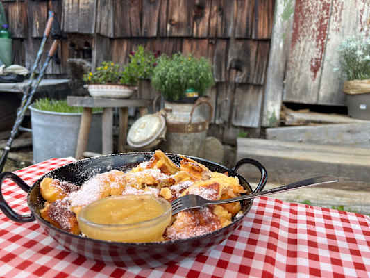Kaiserschmarren auf der Tonimörtlhütte