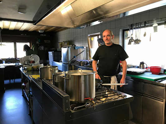 Auf Hütten wird auch in der Küche auf Wasser- und Energieeffizienz geachtet.