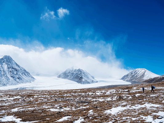 Der Malchin (rechts), einer der fünf heiligen Berge der Mongolei