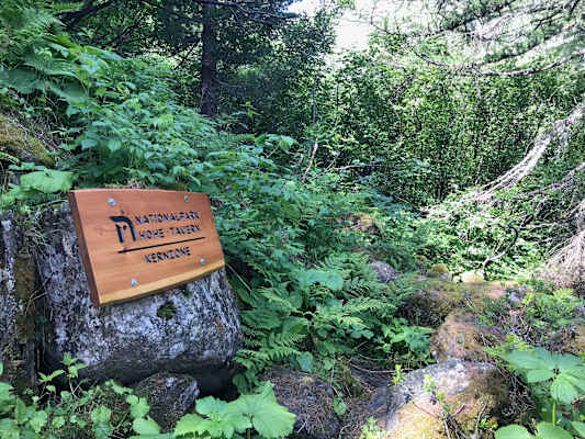 Die Kernzone des Nationalparks wird durch entsprechende Schilder markiert.