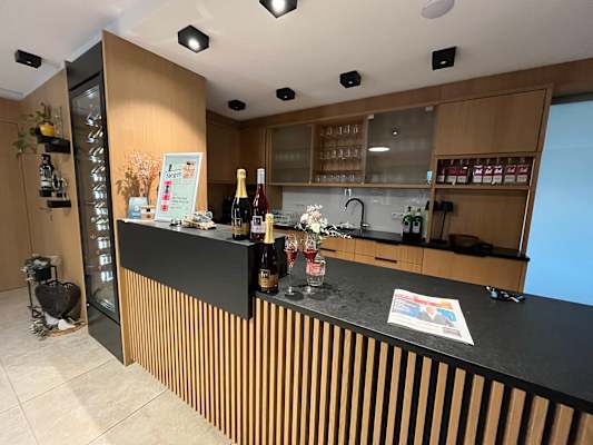 Peiserhof Südsteiermark - an der Bar können Weine verkostet werden