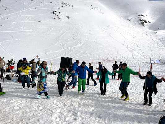 Sirtaki im Schnee bei der Pierra Creta