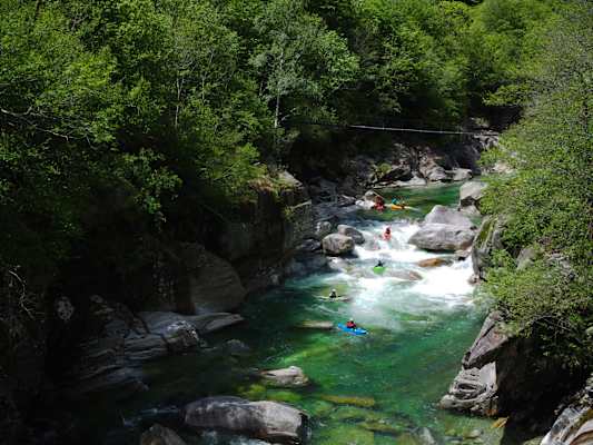 Schön, aber schwierig – die Verzasca mit dem Kajak befahren