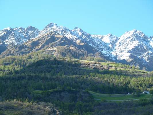 Der Frühling malt schöne Kontraste in den Vinschgau.