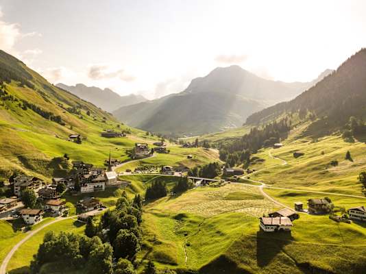 Das Bergsteigerdorf St. Antönien in der Schweiz