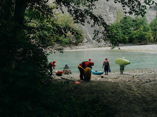 Landschaftlich imposant – der Einstieg in den unteren Teil der Rheinschlucht